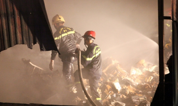 Cháy lớn tại kho thiết bị bảo hộ lao động trong khuôn viên Tổng cục Hậu cần 